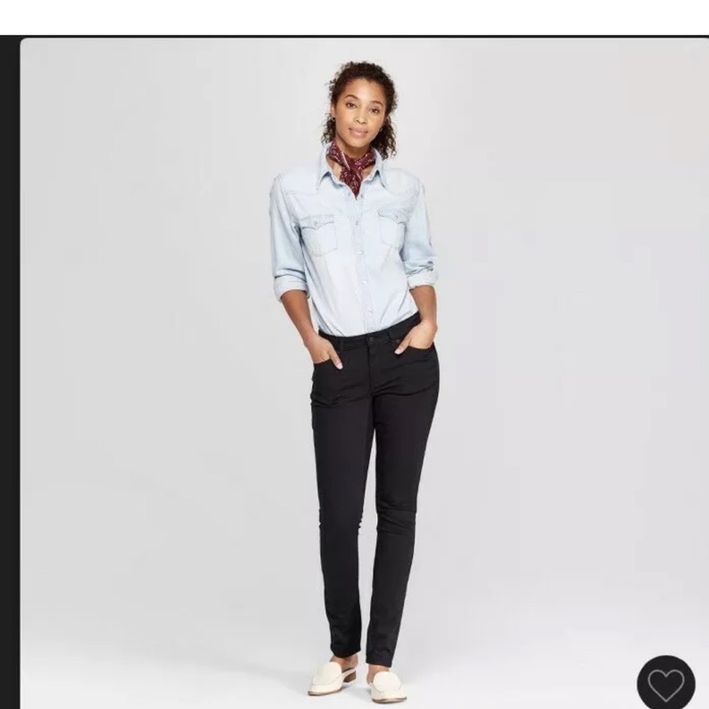 Universal thread women’s mid- rise black jeans